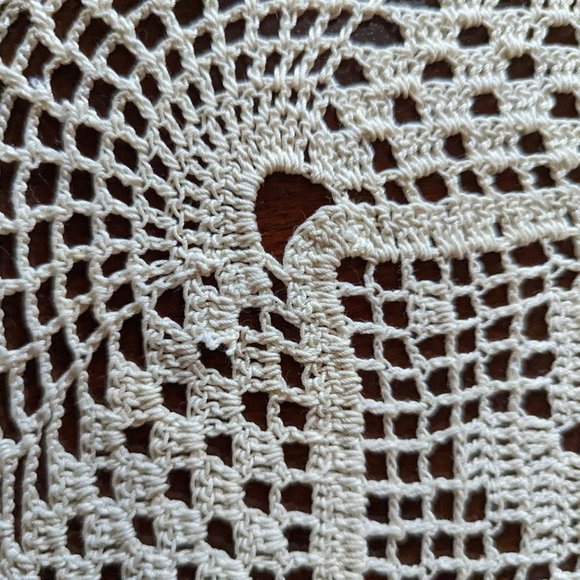 10% OFF Vintage 3-Piece Ecru-Coloured Doilies – c 1940s/1950s - Picture 6 of 8